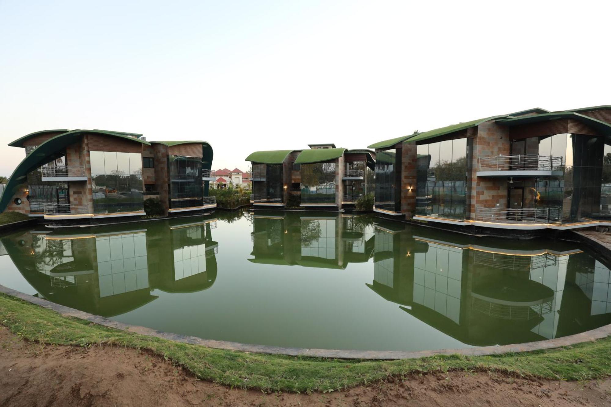 Neonz Resort & Club Ānand Exteriör bild