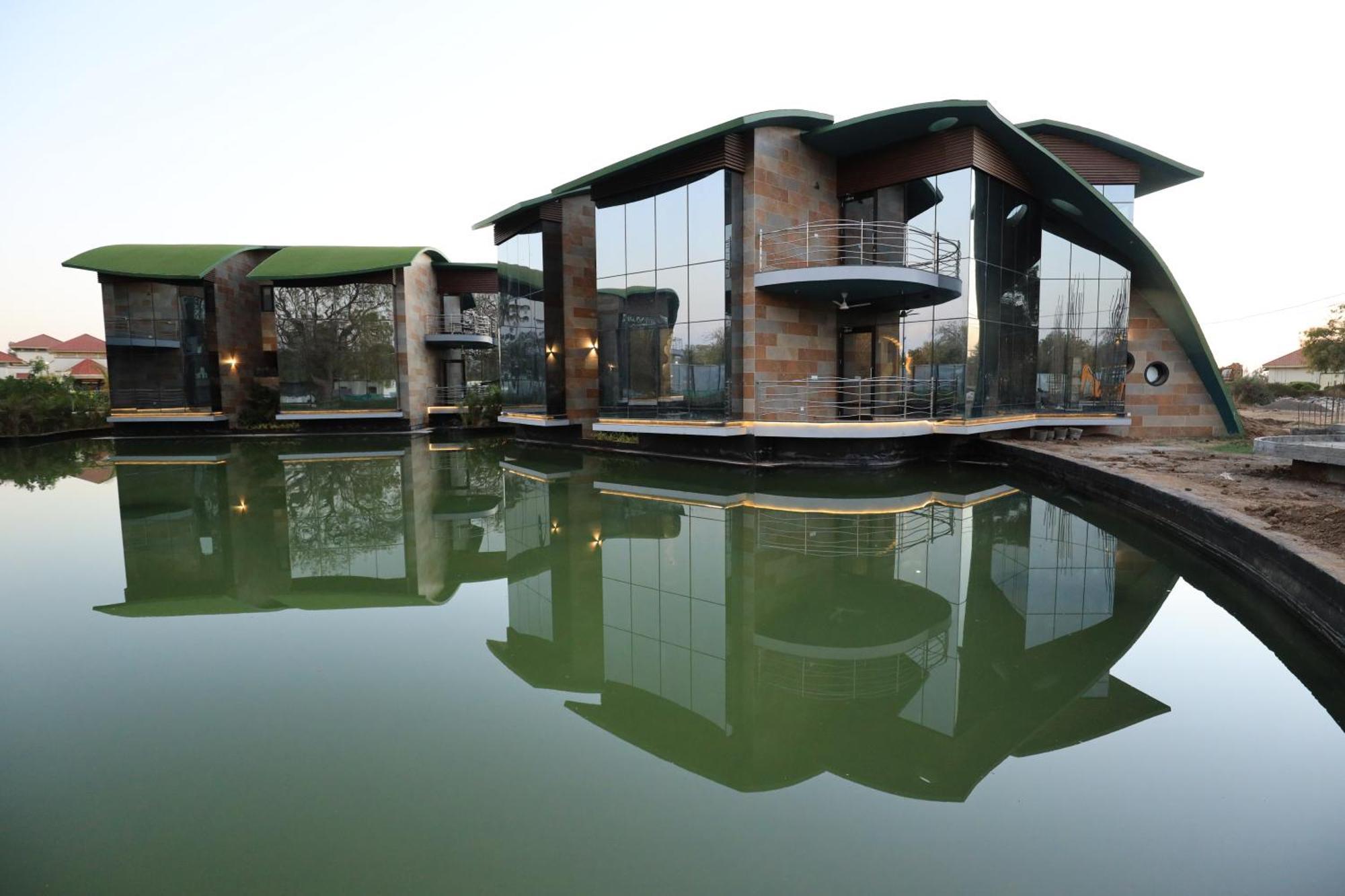 Neonz Resort & Club Ānand Exteriör bild