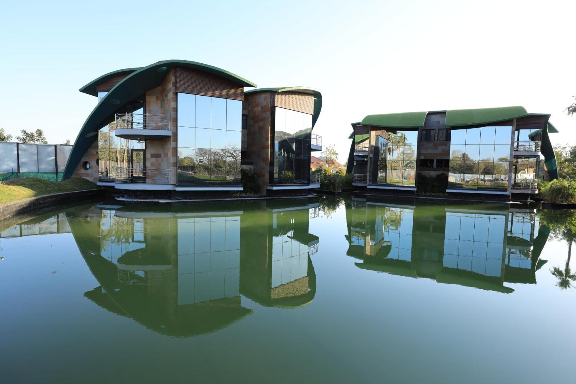 Neonz Resort & Club Ānand Exteriör bild