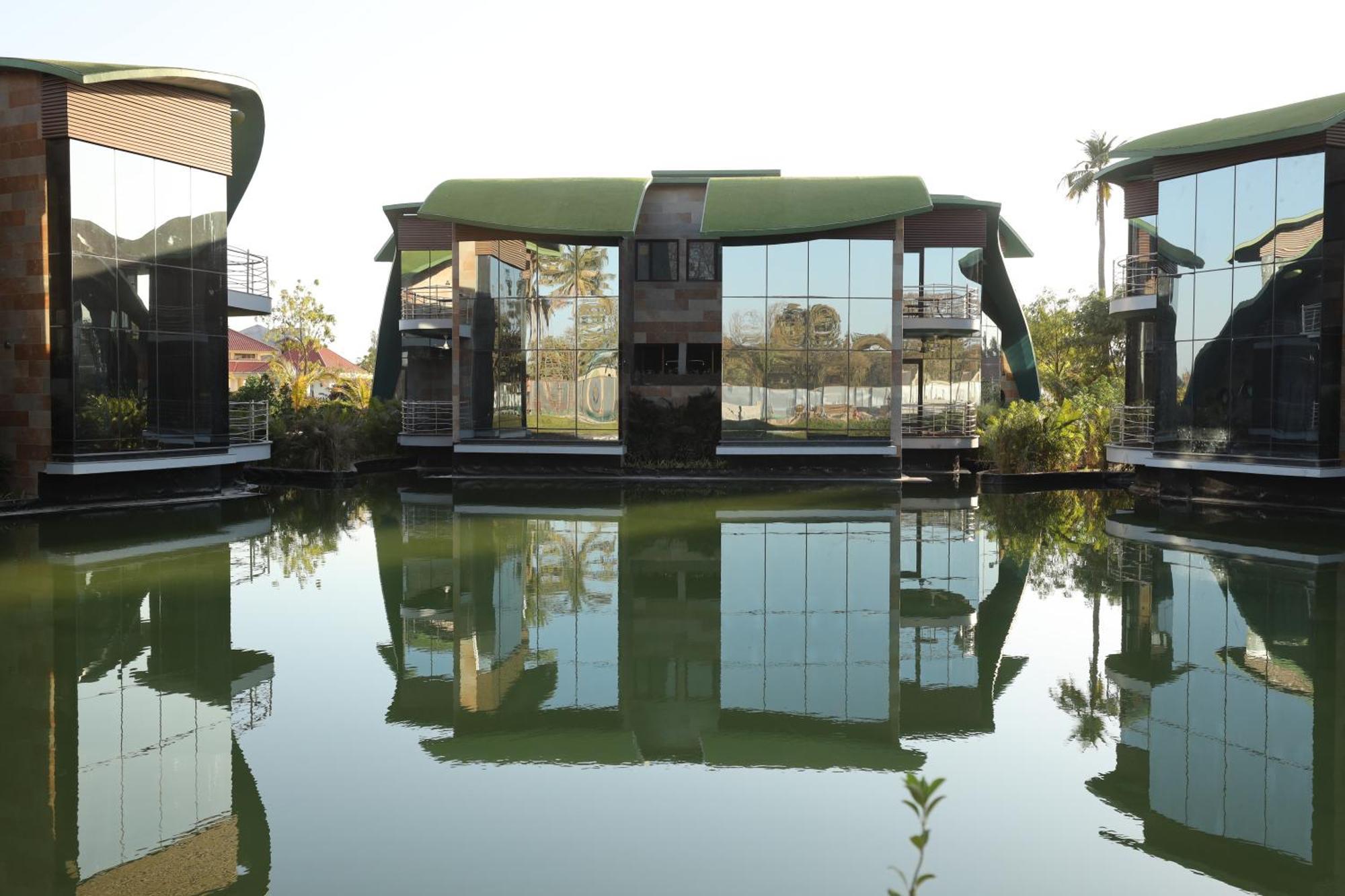 Neonz Resort & Club Ānand Exteriör bild